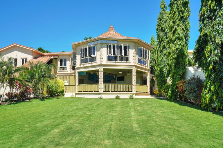 Gallery Mandela Court Grenada