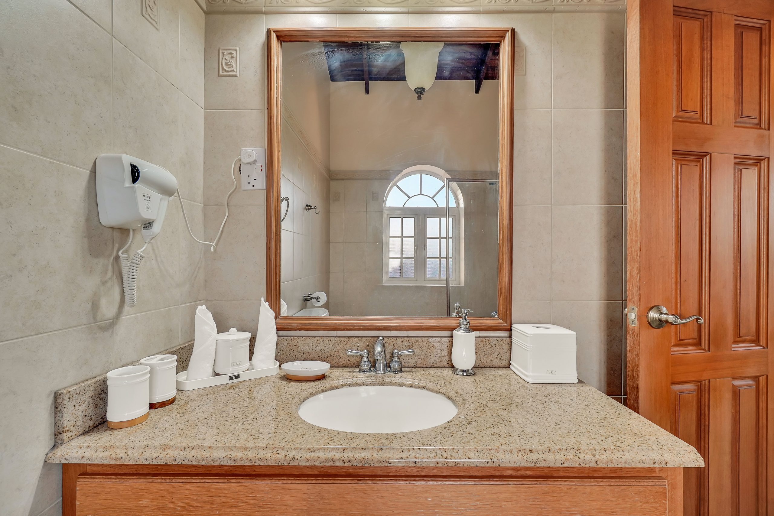 Adunay-Suite-3003-22_bzzt-scaled