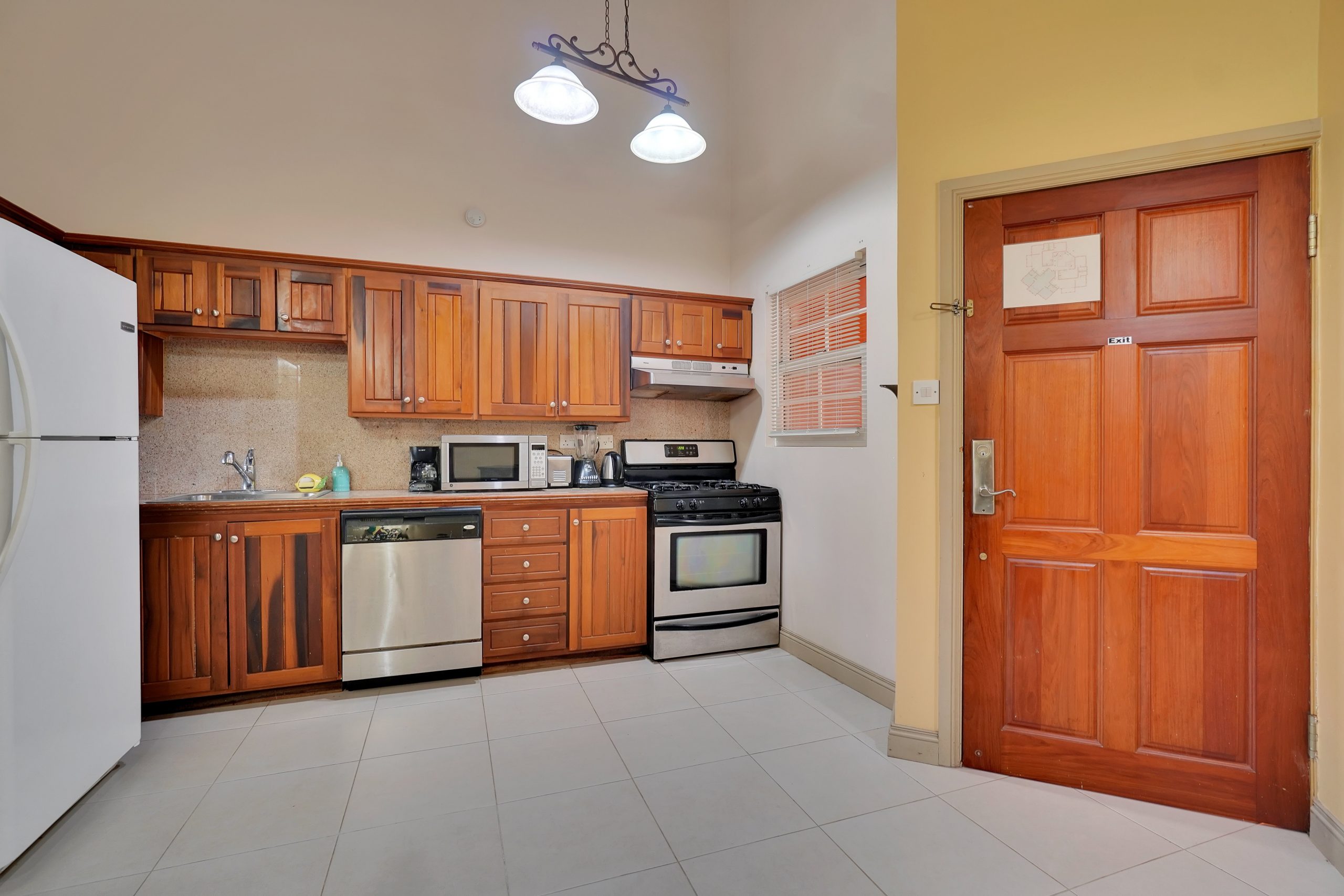 Adunay-Suite-3003-2_bzzt-scaled