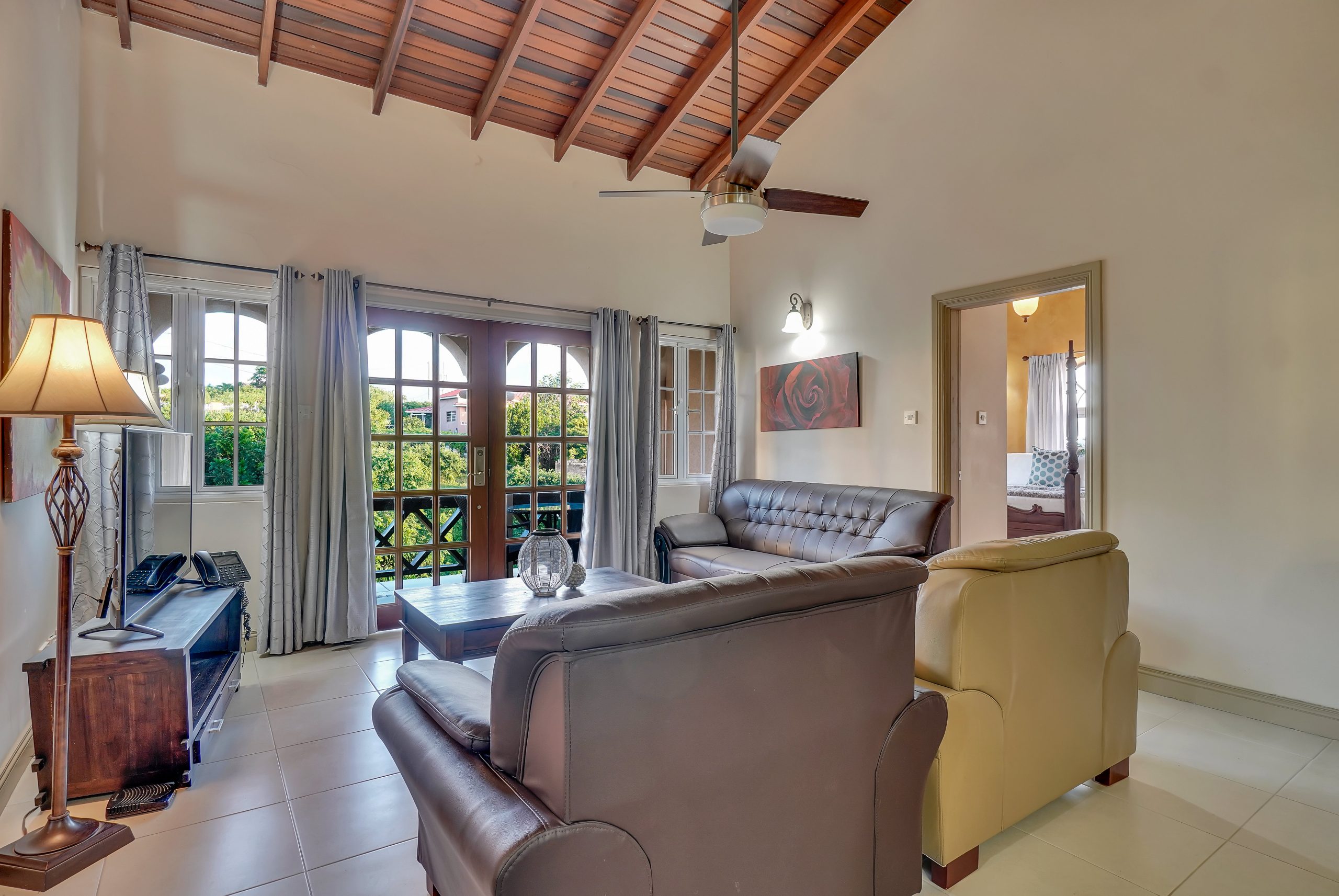 Adunay-Suite-3003-7_bzzt-scaled