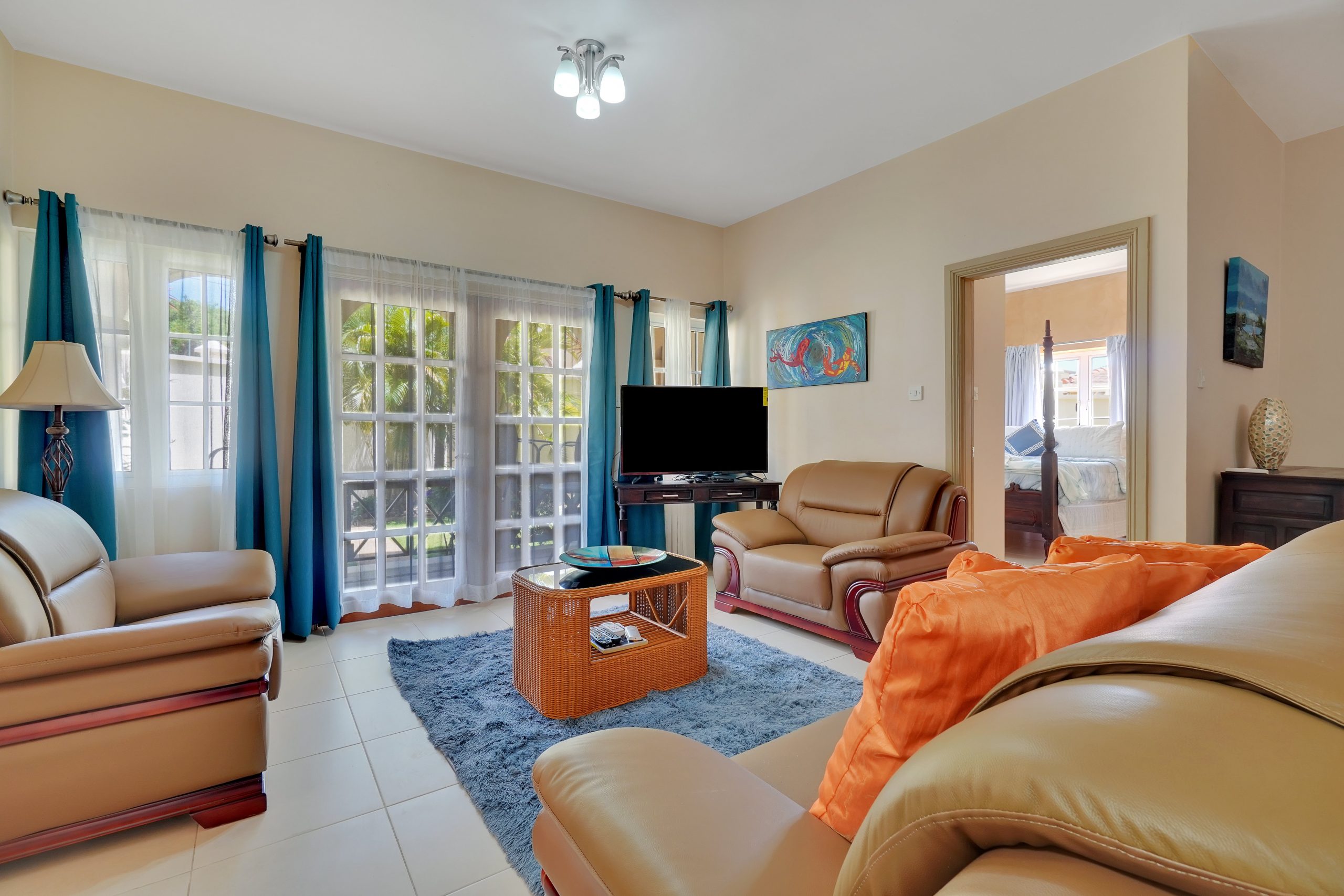 Bougainvillea-Suite-1002-14_bzzt-scaled