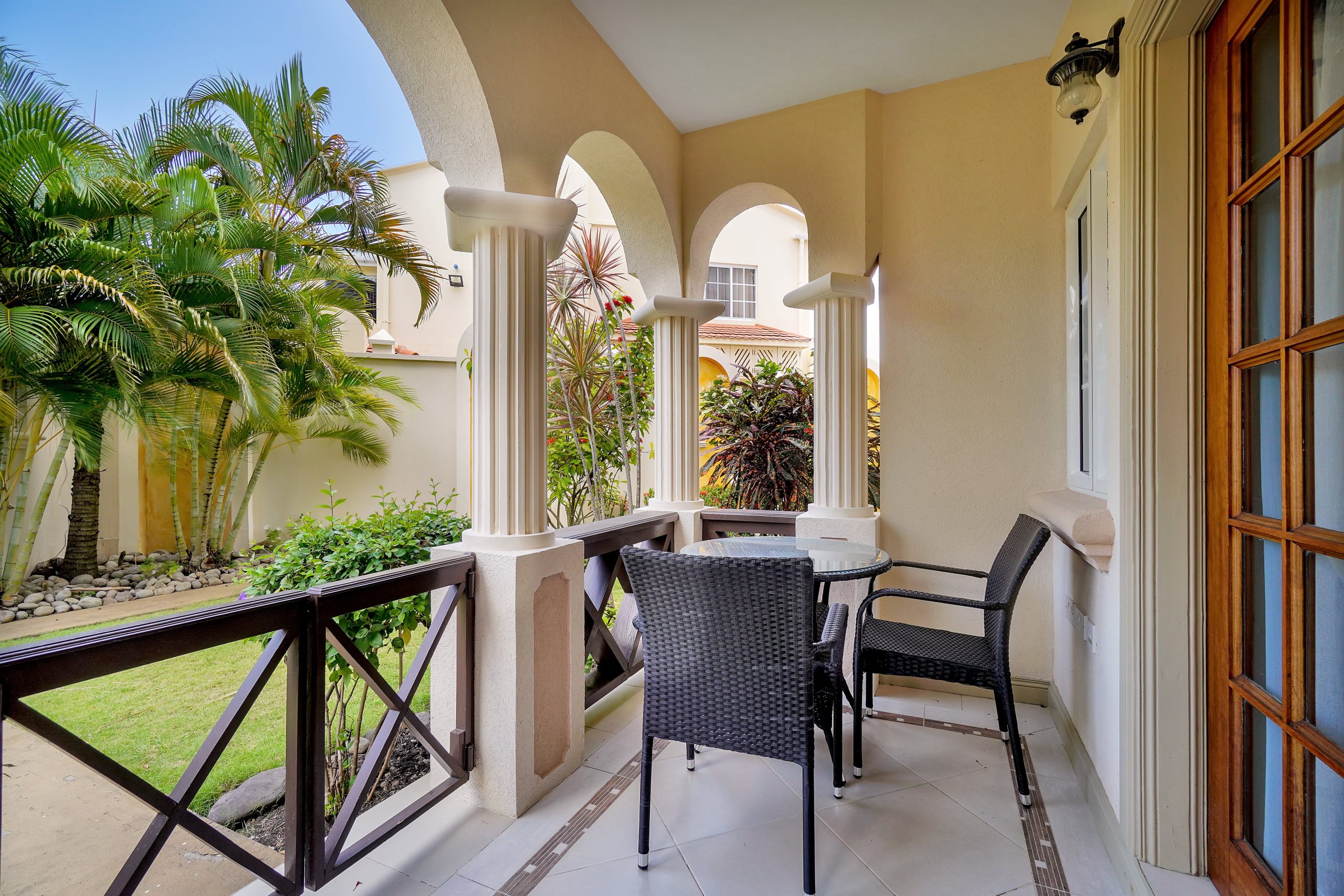 Bougainvillea-Suite-1002-25_bzzt-scaled