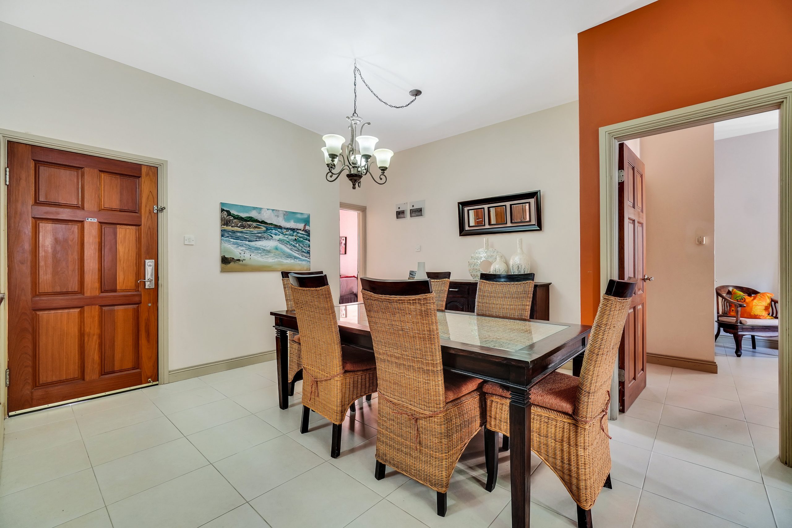 Poolside-Family-suite-1001-14_bzzt-scaled