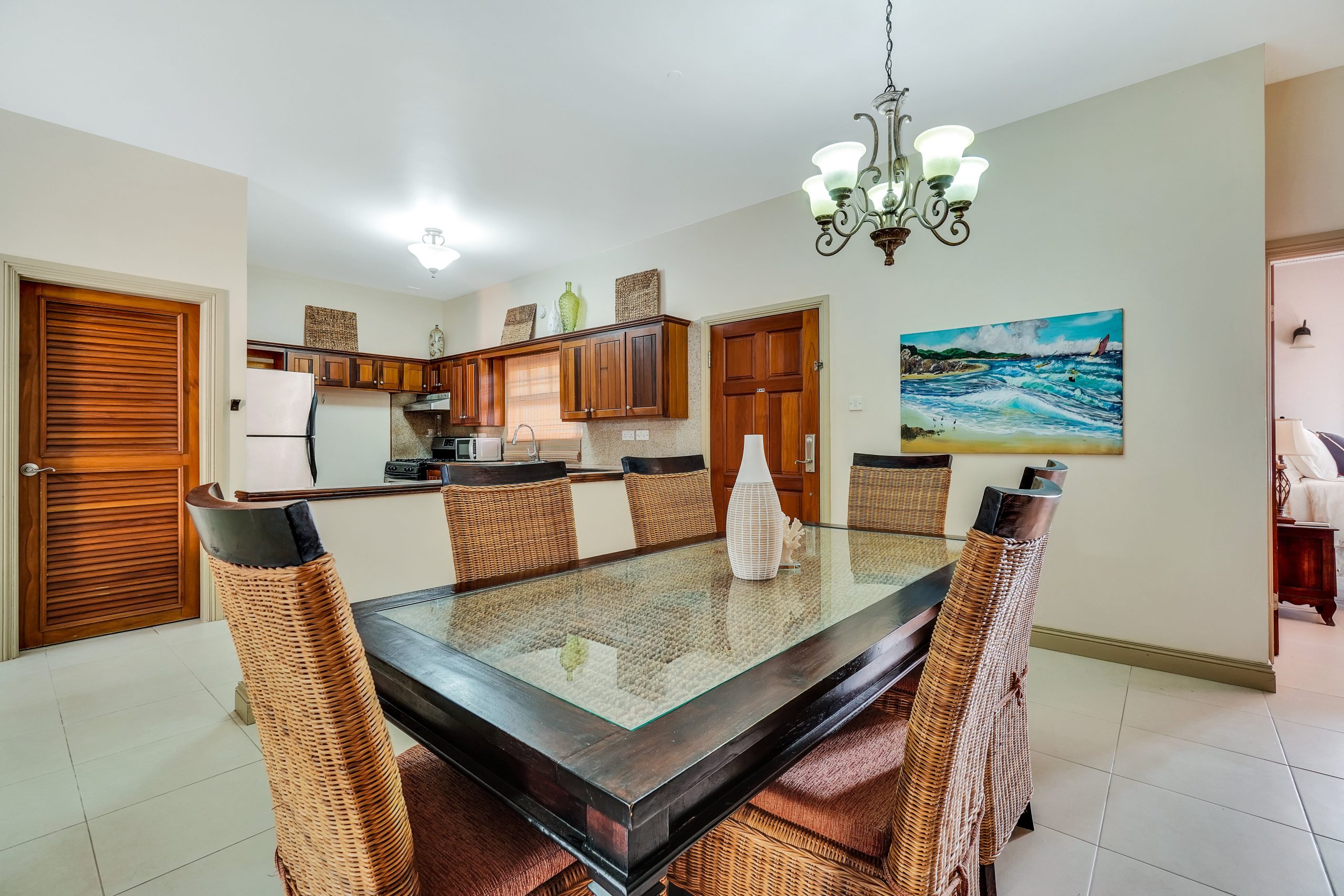 Poolside-Family-suite-1001-15_bzzt-scaled