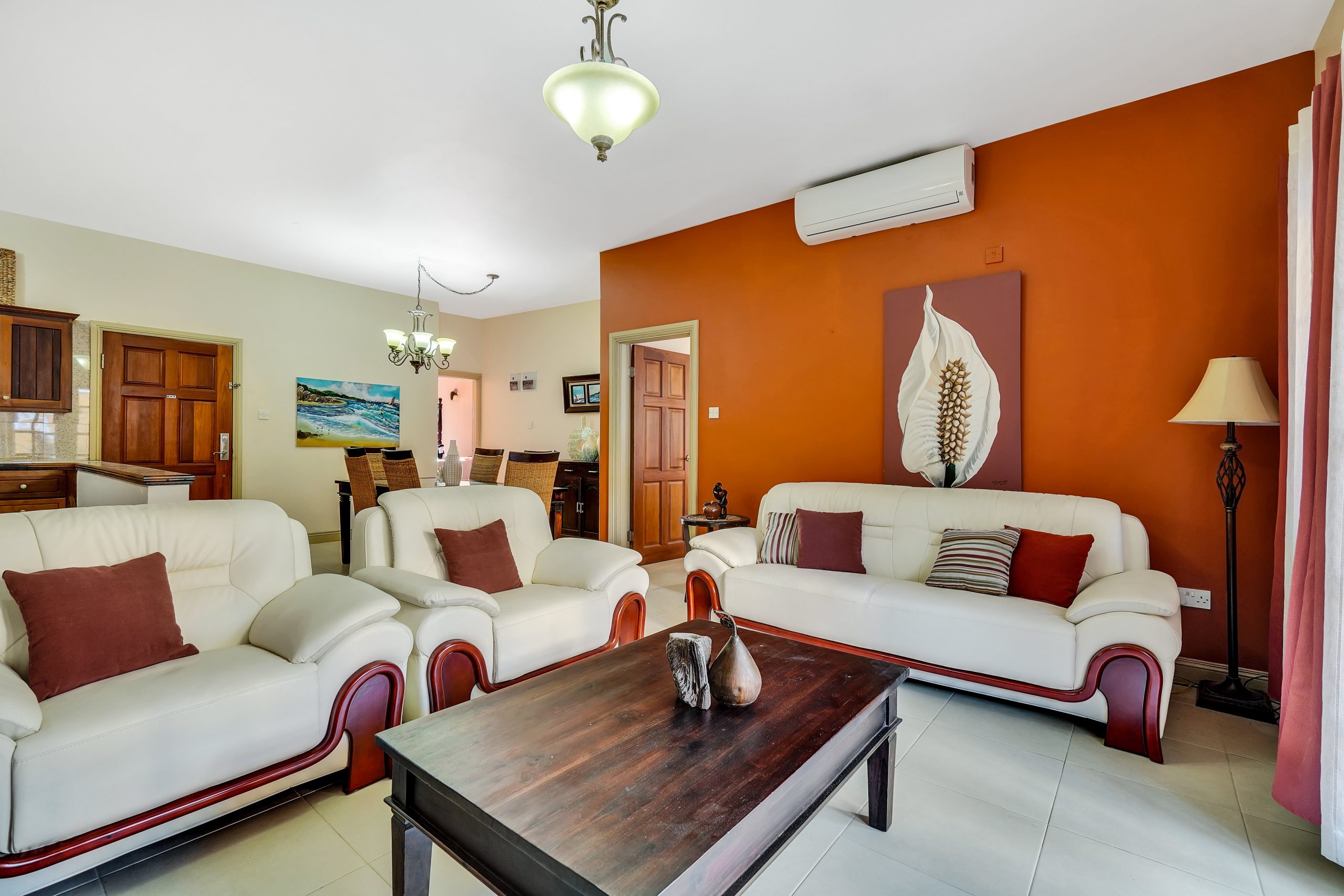 Poolside-Family-suite-1001-16_bzzt-scaled
