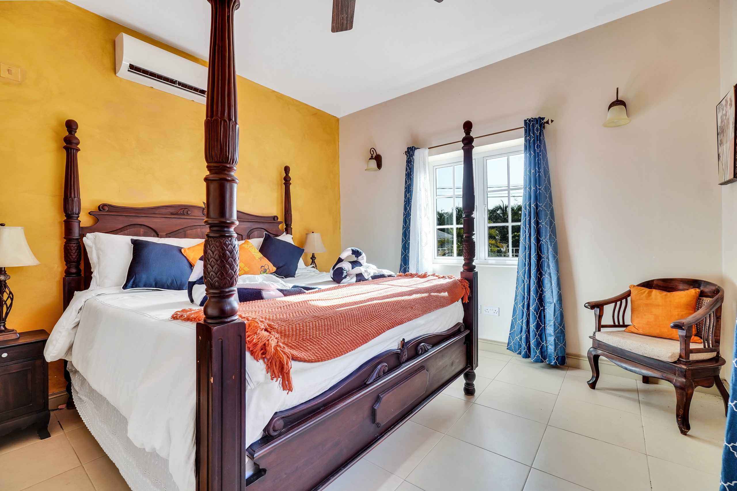 Poolside-Family-suite-1001-2_bzzt-scaled