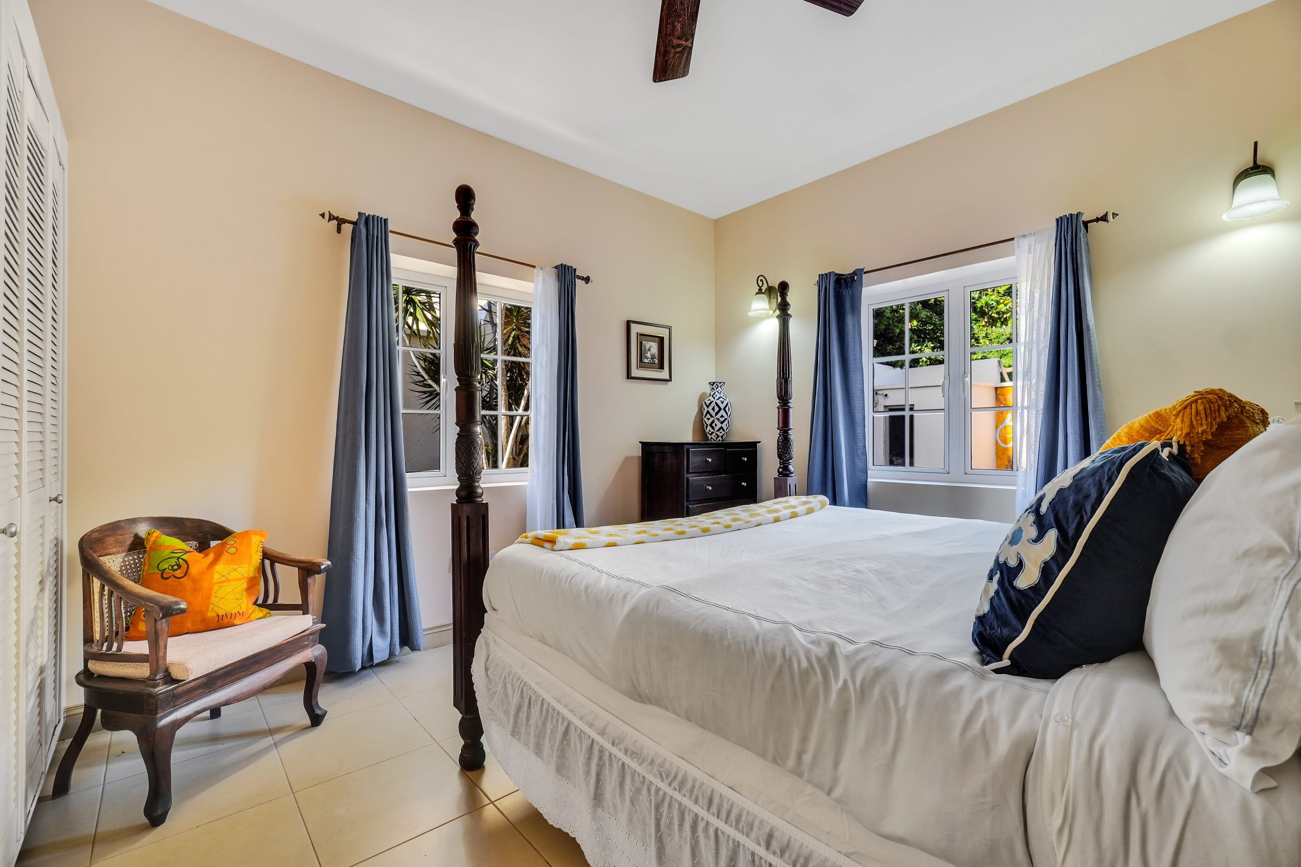 Poolside-Family-suite-1001-6_bzzt-scaled