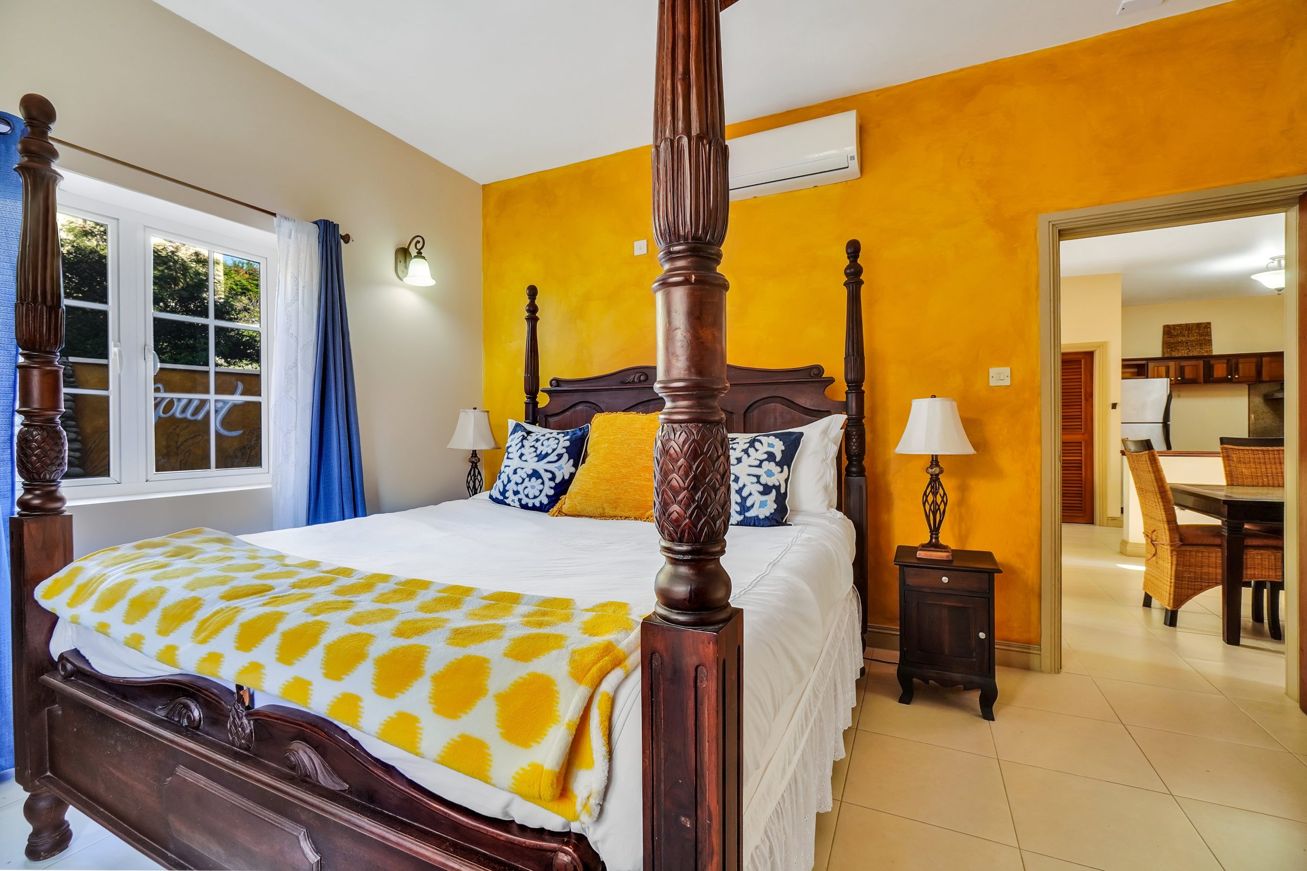 Poolside-Family-suite-1001-7_bzzt-scaled